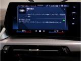 【ⅰドライブナビゲーション】文字情報も鮮明に表示する高解像度カラーディスプレイを採用。視認性に優れた地図デザインと特徴的な建造物を目印にした描写表示で現在位置を把握できます。地図データの更新も可能です