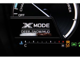 X-MODEは路面に応じてモードを選択するだけで4輪の駆動力やブレーキなどを最適にコントロール。悪路からのスムーズな脱出をサポートします。