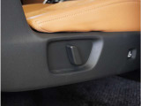 【後席パワーシート】電動で背もたれを前後に動かすことができます。