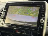 車両周辺の状況をリアルタイムで確認できるモニター画面。安全な運転をサポートする機能が充実しています。駐車時の安心感も高まります。