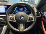 操作性に優れたステアリングは、BMWの走りを支える大事な部品です。オーディオやハンズフリー通話、クルーズコントロール関連の操作もこちらに集約されています。