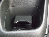 運転席側のドリンクホルダーです。
