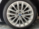 BMWならではの卓越した走りを支えるホイールと足回りです!日本車の走りに慣れている方にもぜひ体感して頂きたいほど、高いレベルでまとまっています!