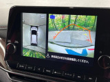 【アラウンドビューモニター】専用のカメラにより、上から見下ろしたような視点で360度クルマの周囲を確認することができます☆死角部分も確認しやすく、狭い場所での切り返しや駐車もスムーズに行えます。