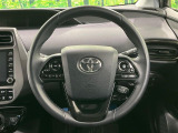 【純正革巻きステアリング】上質な革を使用することで、手にしっかり馴染みとても運転しやすいハンドルです♪