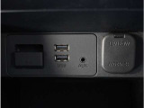 【USB接続】USB接続も可能です。スマートフォンと連動して音楽も再生可能です。