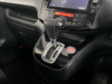 操作が簡単なシフトレバーですのでストレスなく運転が出来ますよ!