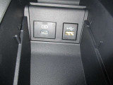 シフトノブ左横、外部入力端子、USB電源端子があります!