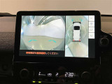 【パノラミックビューモニター】映像で、見づらい車両周辺の確認をアシスト。クルマを真上から見ているような映像を表示。 運転席から確認しにくい車両周囲の状況を把握。