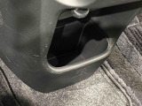 インパネアンダーポケットにはCDケースがすっぽり収まります。