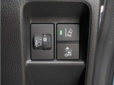 ホンダセンシングが装備されています。アダプティブレーダークルーズやレーンキープアシスト、車線逸脱防止機能なども備えていて、ロングドライブも快適で安全にお楽しみいただけます。