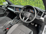 Audiのインテリアはエクステリア同様、優れたデザイン性とクオリティ、そして機能性を兼ね備えております。