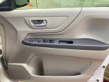 運転席ドアパネル収納