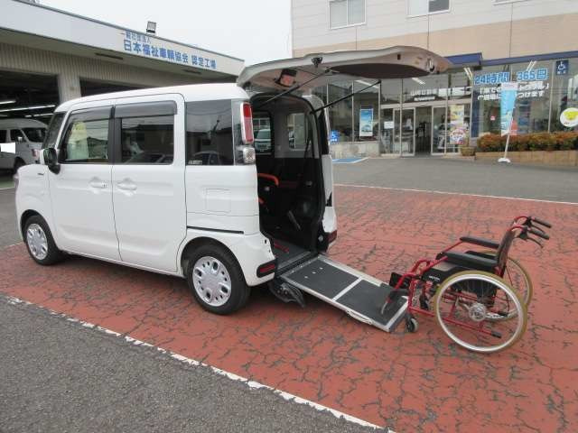 スペーシア ハイブリッド(HYBRID)  X ウィズ 車いす移動車 リアシート付