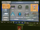 ラジオやテレビ、Bluetoothなどの選択肢が画面上に並び、使いたい音源を選びやすい構成です。各メニューを見比べながら操作でき、普段の移動に合わせて活用できます。