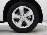5スポーク7.5J&times;18インチシルバーアルミホイール。衝突回避・被害軽減ブレーキシステムやパイロット・アシストなど、数多くの先進安全・運転支援機能を標準装備。