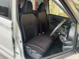 運転席もゆったりとお座り頂けます。