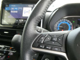 ナビの音量など車両情報を手元で操作できるハンドルスイッチ付き。