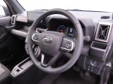カップホルダーは運転席や助手席からちょうど手の届く位置です!!