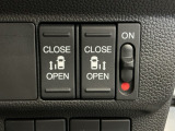 狭い所でも乗り降り楽々な両側電動スライドドアです!簡単にドアの開閉が出来る為女性やお年寄りにも優しく、荷物で手が塞がった時なども大変便利です!