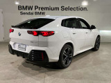 BMW xDriveの魅力は、走行状況と路面状況の変化をリアルタイムに把握し、4輪のトラクションを絶えず最大限に保つことで、どんなコンディションにおいても揺るぎない走りを実現させてくれます。