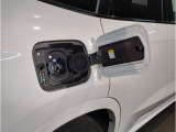 BMWの伝統の丸目4灯ヘッドライトでございます。LEDライトで視認性もよく明るく安全性の向上につながります。