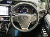 【純正革巻きステアリング】上質な革を使用することで、手にしっかり馴染みとても運転しやすいハンドルです♪