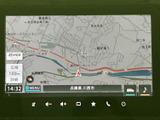 周辺の道路や地名が地図上に表示され、現在地を確認しながら道順を把握できます。縮尺やメニューも画面内で確認でき、目的地までの移動計画を立てる際に役立ちます。
