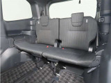 便利な5:5分割可倒式シートです。収納と乗車人数のバランスに優れています♪荷物の大きさに応じたラゲージスペースをフレキシブルに作り出せるので、シーンに応じた使い方ができます♪