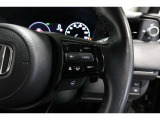 Hondaセンシングの機能のひとつ、アダプティブクルーズコントロール付!アクセルから足を離しても設定したスピードと前車との車間を保ち走行してくれます!車線維持もアシスト☆高速道路で疲労軽減ですね☆