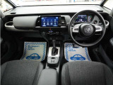 運転にかかわる様々な操作を安全に行えるように視点移動が少なく、操作性に配慮されたスイッチ類が凝縮されたコクピットです。
