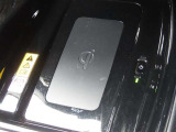 ワイヤレス充電器!対応スマホを置くだけで充電することができます!