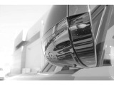 当店では県外陸送納車を承っております。遠方で店舗にご納車のご来店が困難な方にもご安心してご購入頂けるよう最寄りの陸運支局の登録及びご自宅までのご納車をサポートさせて頂きます。