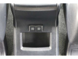 充電用USB端子付き。スマートフォンなどの充電に便利です。