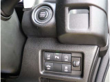 『1台』のお車に対して、3名体制で日々議論を重ね仕入れを行っております。