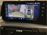 【バックモニター】&rdquo;R&rdquo;レンジにシフトチェンジして頂くとバックカメラとセンサーが起動し駐停車時の運転をサポートします。