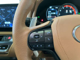 オーディオや運転支援機能などを手元で操作できるステアリングスイッチ。操作時の視線移動が少なく、安全にも貢献します。