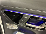 車両は屋内展示しておりますので天候に関係なくごゆっくりコンディションご確認頂けます。車両を倉庫へ保管している場合が御座いますのでご来店前に在庫確認頂けると幸いです。TEL072-784-8800