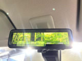 【デジタルルームミラー】後席の大きな荷物や同乗者で後方が確認しづらい時でも安心!カメラが撮影した車両後方の映像をルームミラー内に表示。クリアな視界で状況の確認が可能です!