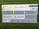 目的地設定や周辺施設の検索など、ナビの各種メニューを画面上で確認できます。食事場所や駐車場を探す際にも活用でき、表示項目がまとまっているため、必要な案内を選びやすい構成です。