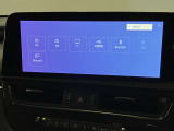 G-Link契約でご利用いただけるセンター通信型のナビ機能「コネクティッドナビ」を装備。従来のナビゲーションよりもリアルタイムな情報提供を可能にしました。