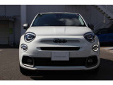 FIATらしい愛らしさと個性を感じるフロントフェイス。街中でも目を惹くデザインです