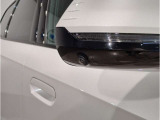 BMWのミラーは車種によって異なりますがレーンチェンジウォーニングが装備されております。詳しくは当店スタッフまでお問い合わせくださいませ。