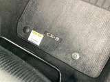 純正のフロアマットを装備。