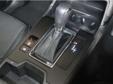 【電動サイドパーキング】便利な電動式パーキングブレーキ(オートホールド機能)付♪渋滞や信号待ちで長く停車する時も、ペダルから足を離しておくことが出来ますので、足が疲れにくいです!