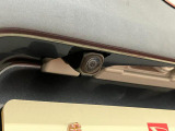 【バックカメラ】 対応モニターを装着することで、駐車時に車両後方の様子を見ることができます。