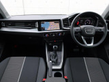 運転に必要な情報をメーター内に集約し、ドライバーの安全で快適な運転に寄与するアウディバーチャルコックピット。