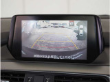 【バックカメラ】駐車が苦手な方でも安心してお乗りいただけます。リバース連動で画面が切り替わるのでとっても便利です。