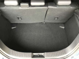 ラゲッジルームには荷物もしっかり積み込めます。大きめのお荷物も後部座席を倒せるのでばっちりです!
