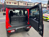 新車黒からフェラーリレッドブラックツートンNEWペイント登録済み未使用車お早めにお好きなパーツメーカでリフトUP&ボディカスタムお得に可能です是非ご相談ください